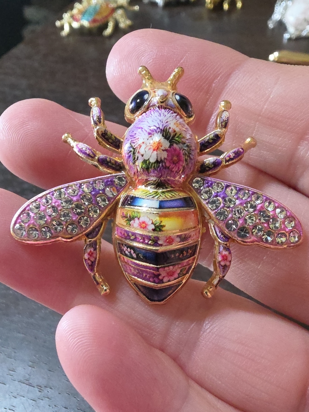A142- Floral Enamel Bee Brooch in Pink and Gold